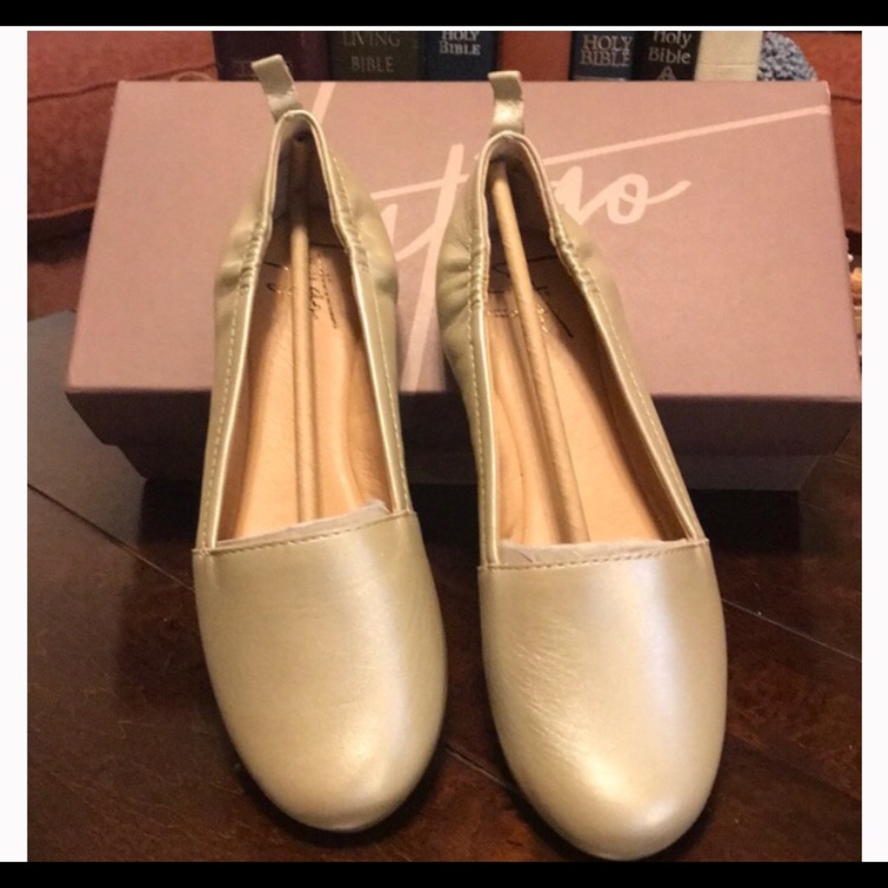 ISO!!!! Latigo Gertie Champagne size 6!
